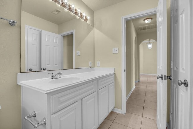 Building Photo - 26110 Basil View Ln
