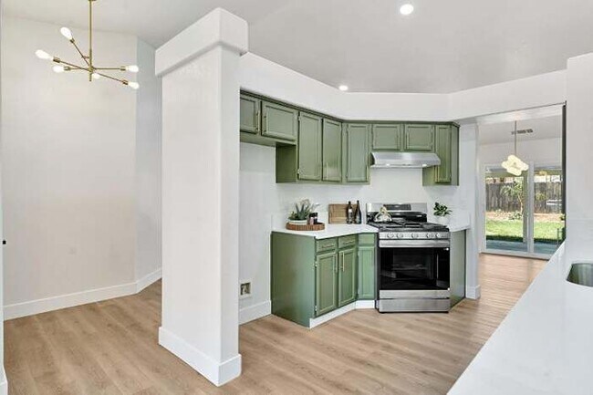 Building Photo - 2775 Chianti Ave
