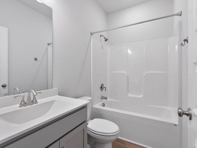 Building Photo - 210 Saddle St