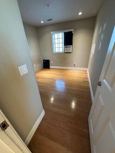 Building Photo - 4791 Grace Ave
