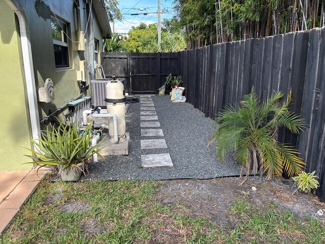 Building Photo - 1700 NW 36th Ct