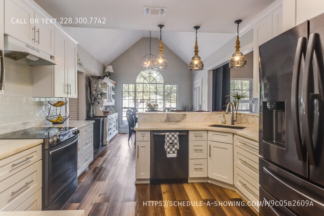 Building Photo - 1713 Shelby Ln