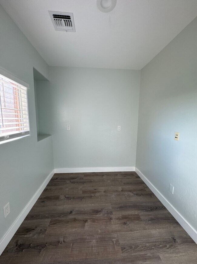 Building Photo - 29855 N 71st Dr