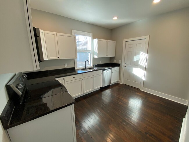 Building Photo - Fully Remodeled 3Bedroom House!