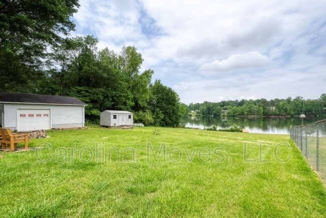 Building Photo - 1760 Memorial Dr Ext
