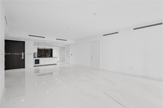 Building Photo - 300 Biscayne Blvd Way