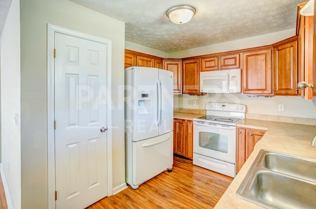 Building Photo - 1336 Cameron Ct