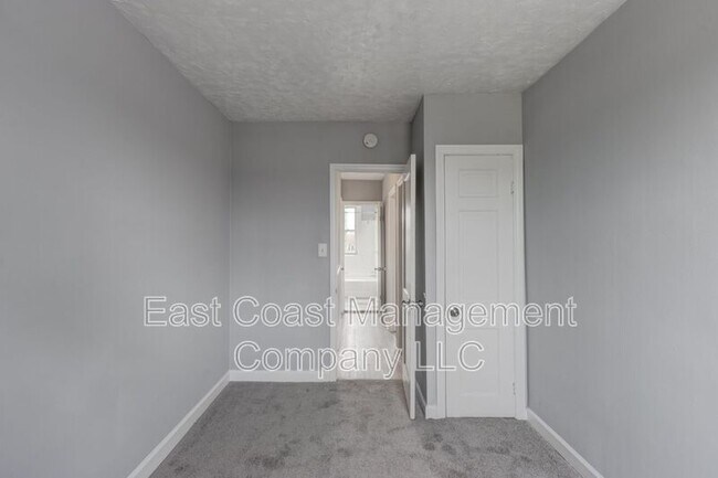 Building Photo - 4909 Edgemere Ave