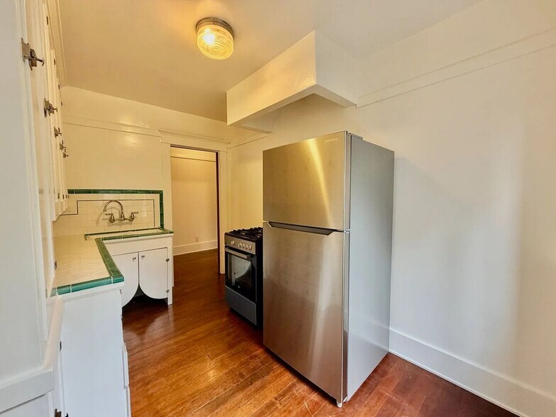 Building Photo - 1110 Echo Park Ave