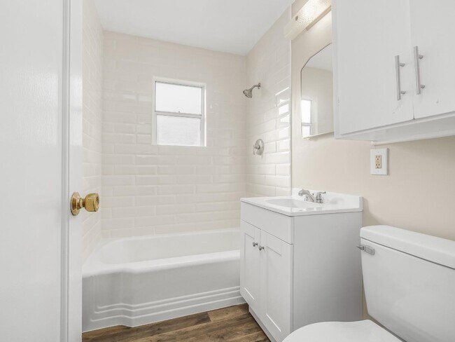 Building Photo - 2140 E Floradora Ave