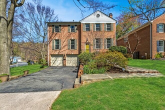 Building Photo - 4 Bed 4.5 Bath - Bethesda  Single Family Colonial - 2 Car Garage