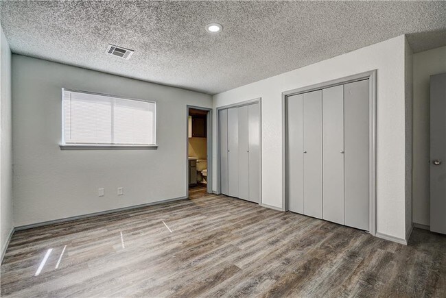 Building Photo - 10125 N Pennsylvania Ave Apt 14-B