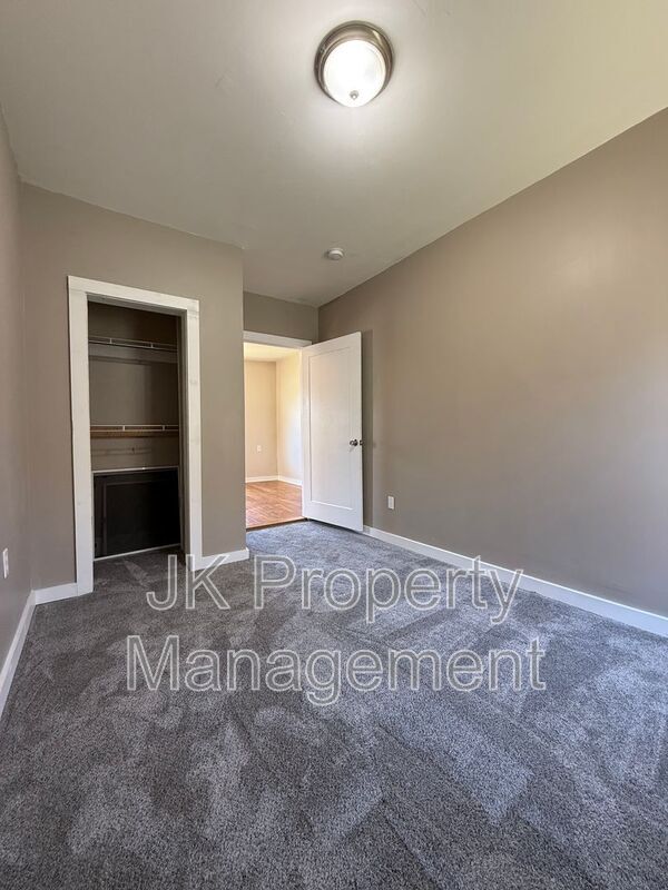 Building Photo - 701 8th Ave S