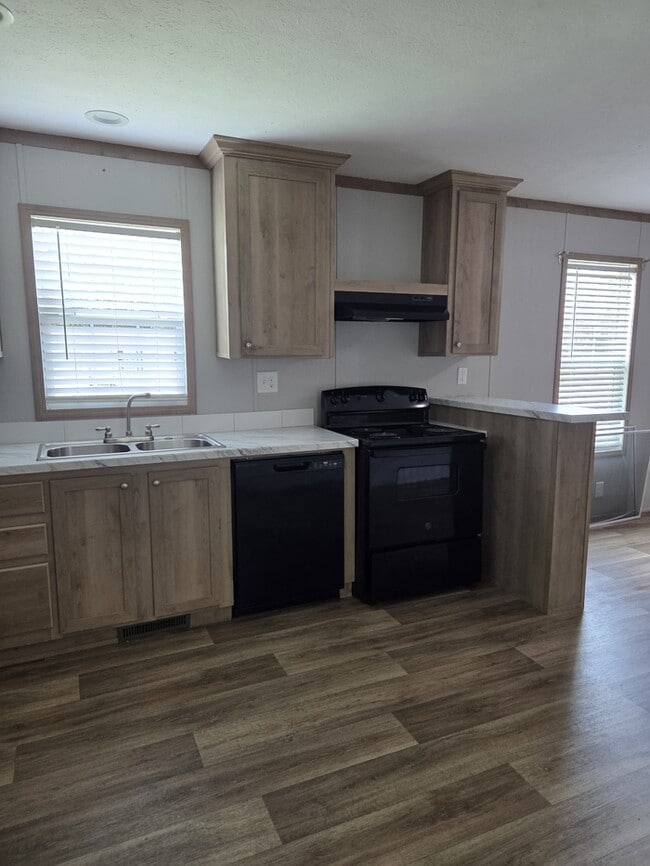 Building Photo - Lovely 3 Bedroom/2 Bath Single Wide in Madison