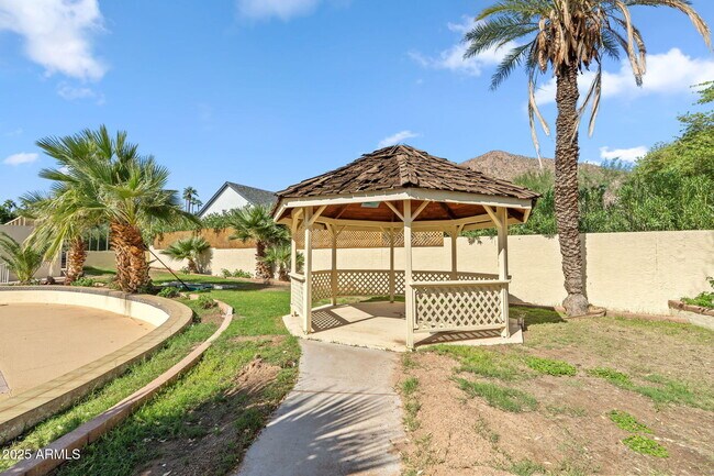 Building Photo - 5310 E Camelback Rd