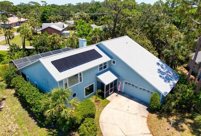 Building Photo - ** STUNNING 4 BEDROOM 2 FULL BATH/ 2 HALF BATH HOME WITH A PRIVATE POOL LOCATED JUST MINUTES FROM...