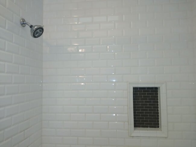 Building Photo - Alamo Placita Adorable 3 Bed 2 Bath Bungalow w/ CACH, Garage, Fenced Yard & More