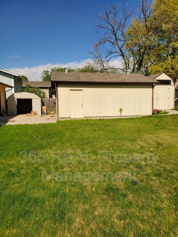 Building Photo - 4925 W 8th Street Rd