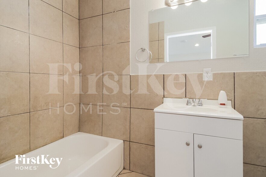 Building Photo - 148 N Ridgewood Ave