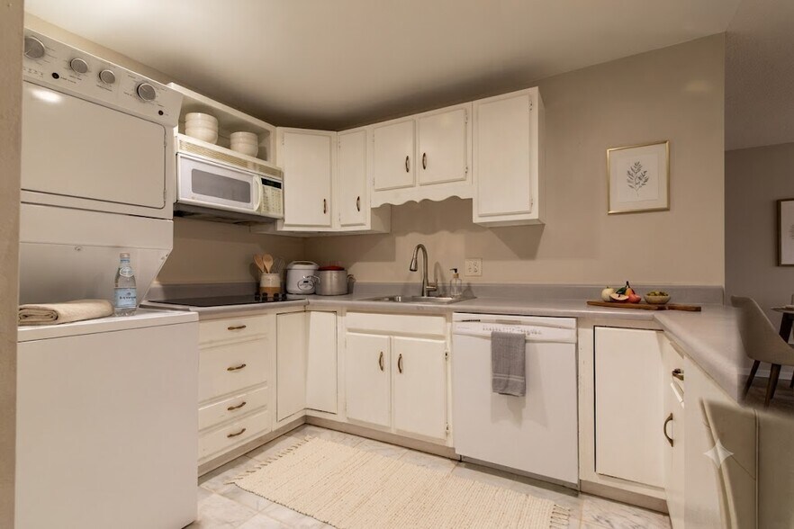 Building Photo - 6034 Chesterbrook Rd