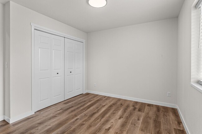 Building Photo - 1302 S 14th Ave