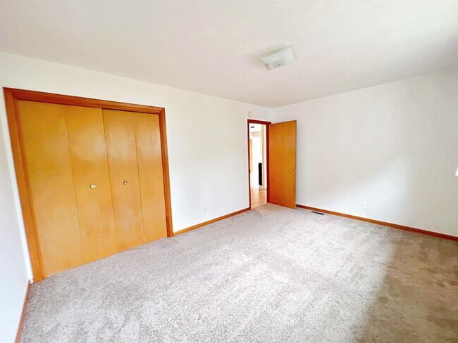 Building Photo - 3385 SE 10th Ave