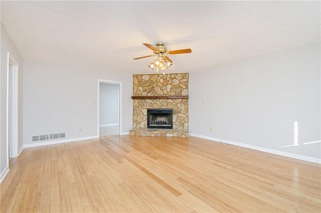 Building Photo - 5041 Alexander Ave