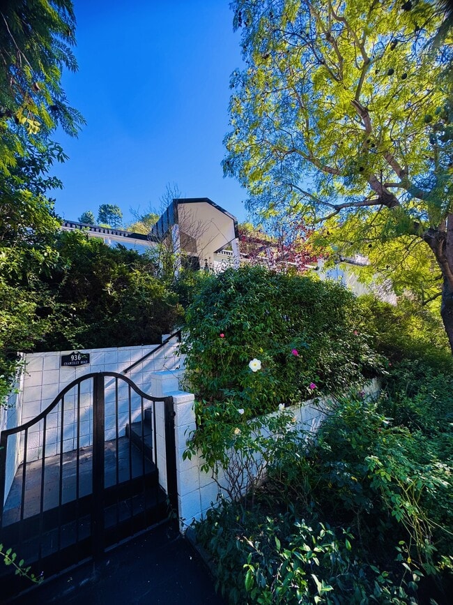 Building Photo - 936 Chantilly Rd