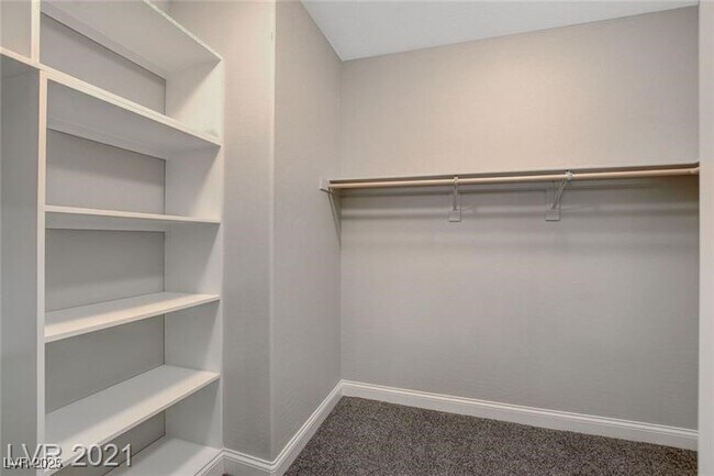 Building Photo - 1062 N Water St