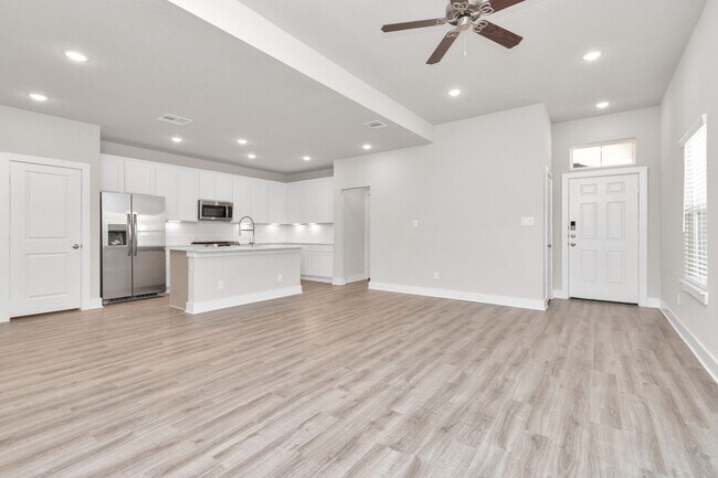 Building Photo - 21019 Bay Vlg Dr