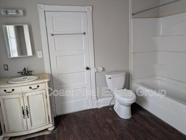 Building Photo - 304 1/2 W Martin St