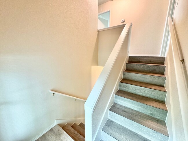 Building Photo - Updated 4 Bed 2.5 Bath Home - Close to TWU!