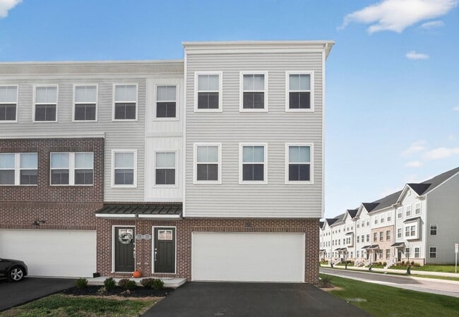Building Photo - Beautiful 3 Bedroom, 2.5 Bath Bridgeport T...