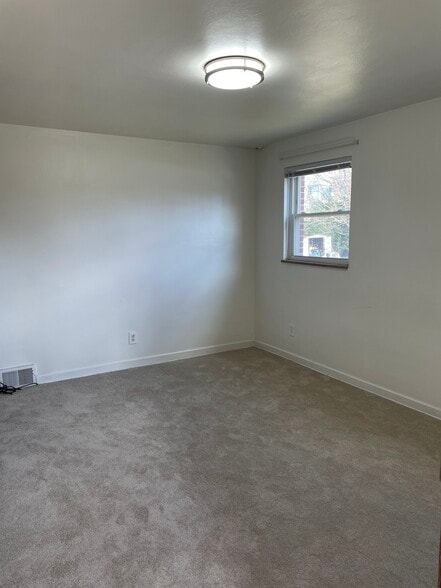 Building Photo - 206 Whipple St