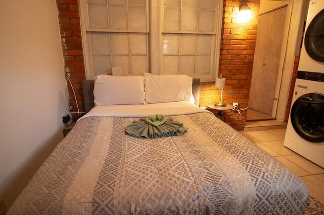 Building Photo - Office