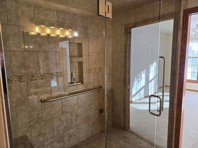 Building Photo - 208/210 E 13th Ave