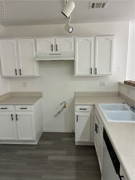 Building Photo - 2524 Adelante Ave