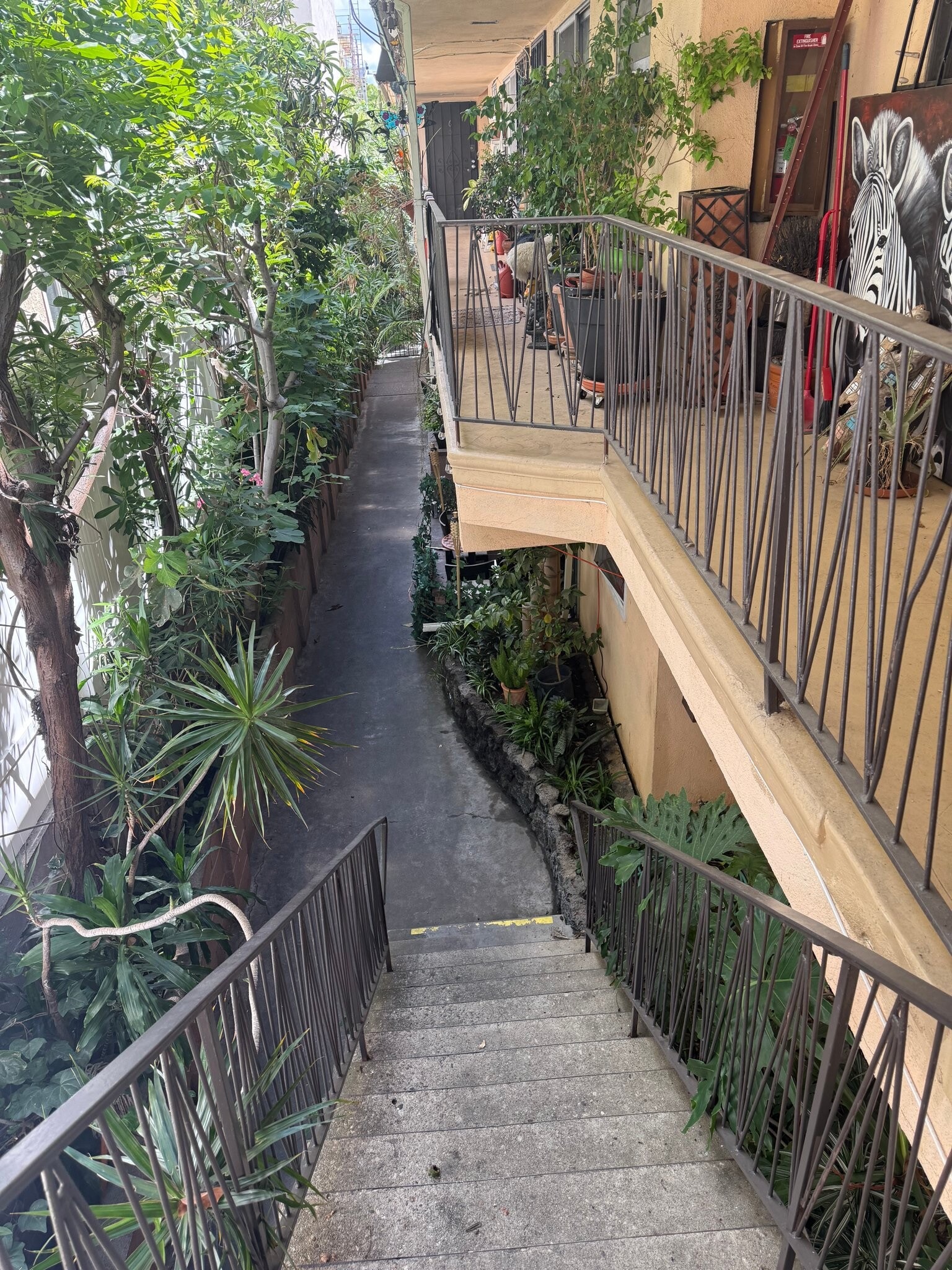 Building Photo - 1231 N Formosa Ave