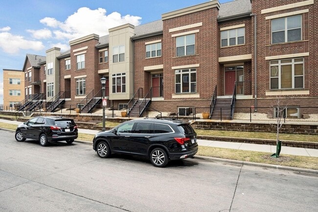 Building Photo - 737 Victoria Street S