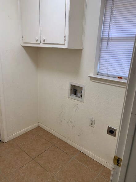 Building Photo - 1707 Chisolm Trail
