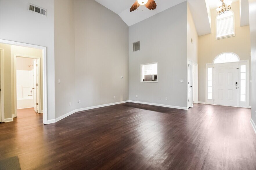 Building Photo - 1820 Towne Park Dr