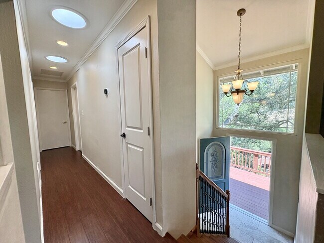 Building Photo - Charming 4-Bed by the Lake in Morgan Hill