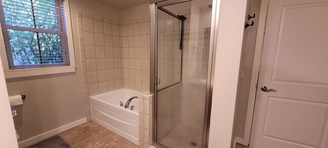 Building Photo - Monterra Delight on Main floor fully furni...