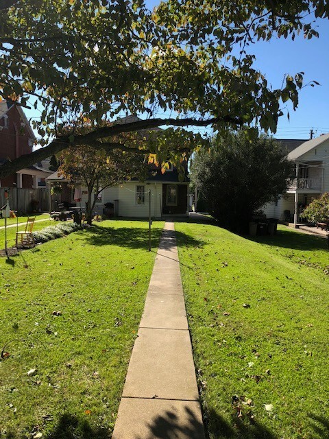 Building Photo - 1359 W Main St