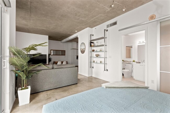 Building Photo - 234 NE 3rd St