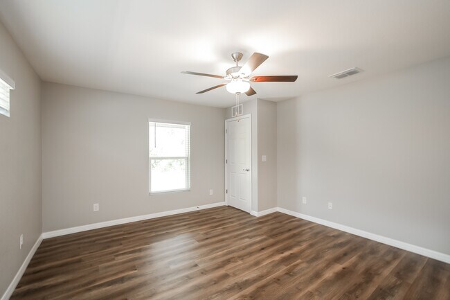 Building Photo - 258 Dorman St