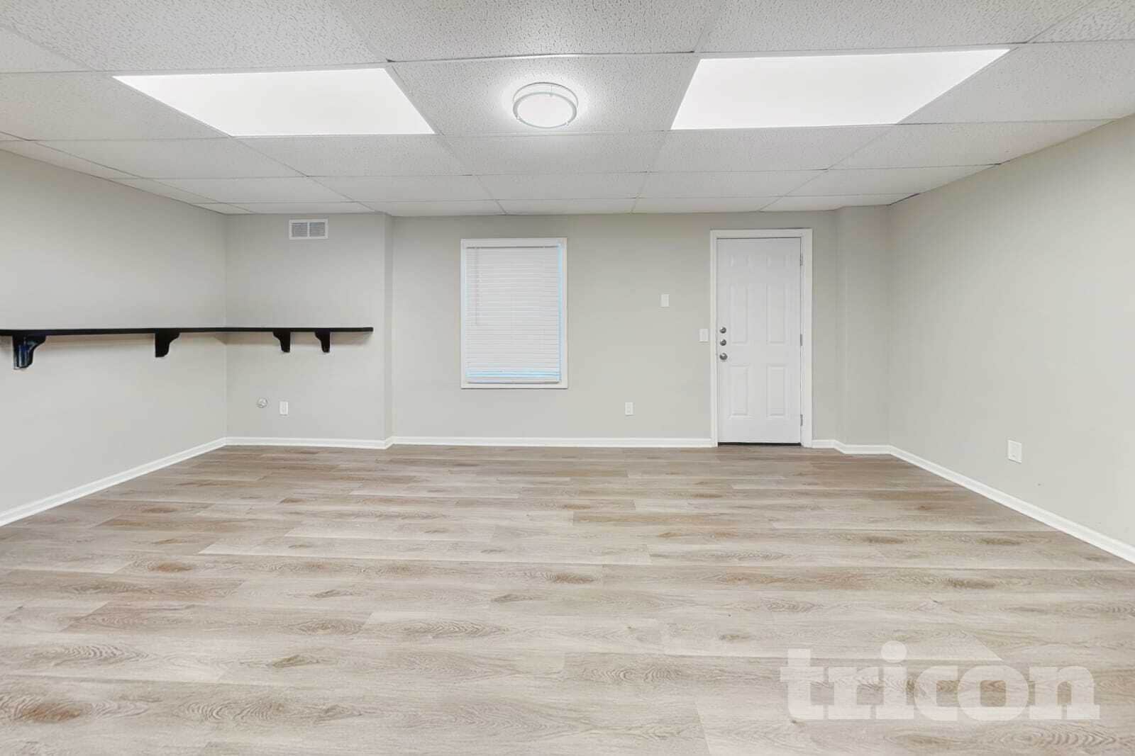 Building Photo - 9719 N Kenwood Ct