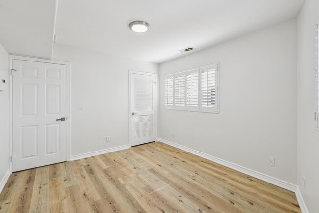Building Photo - 760 W Hamilton Ave