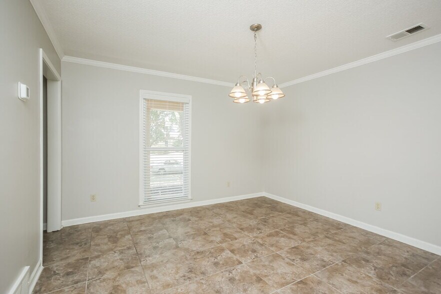 Building Photo - 4498 Whispering Bend Dr