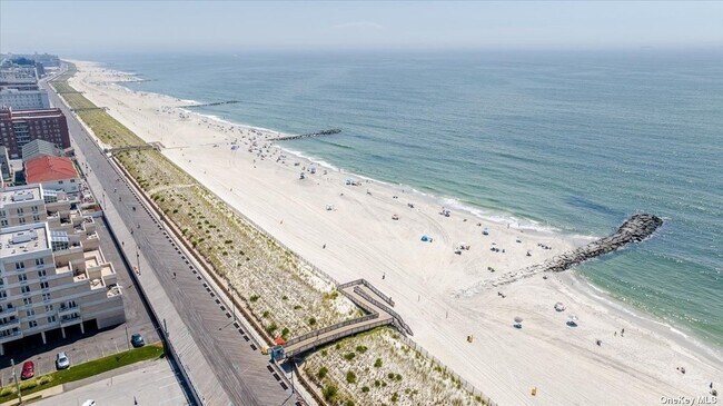 Building Photo - 530 W Olive St